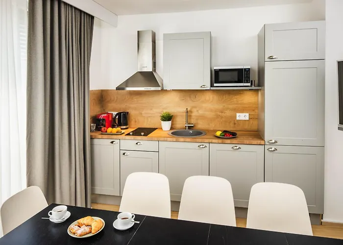 Hotel Jimmys Xxl 4*